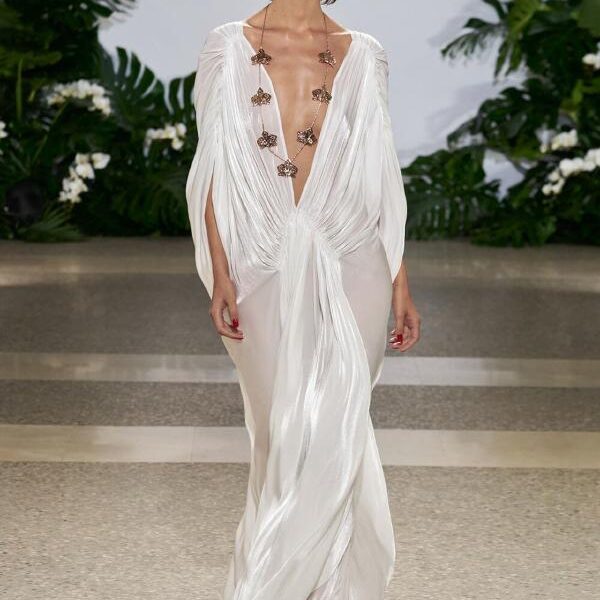 GENNY NEVER FAILS TO DAZZLE GLAMOROUS