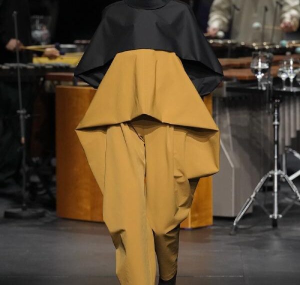 ISSEY MIYAKE FALL/WINTER 2023/2024