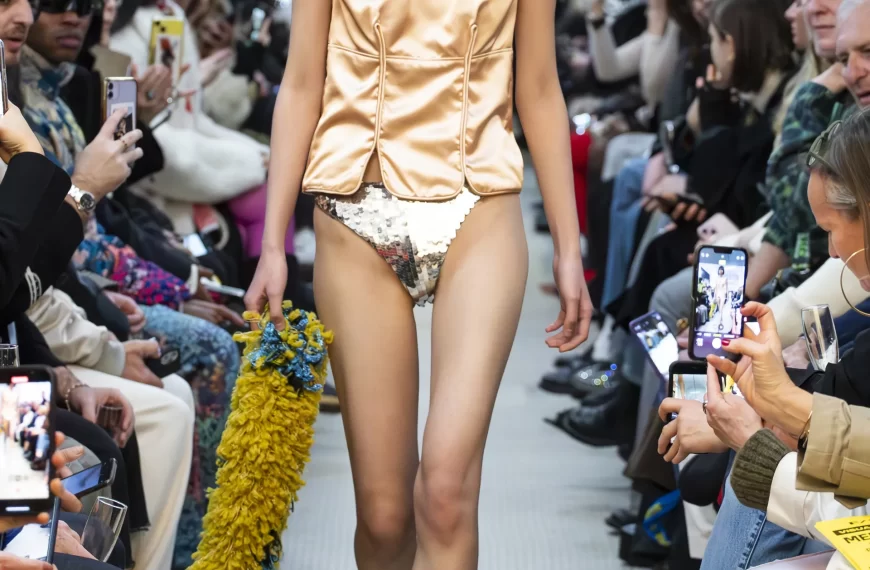 MERYLL ROGGE BACK TO SCHOOL