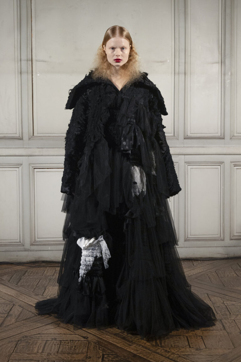 CAROLINE Hú NAVIGATING LIFE