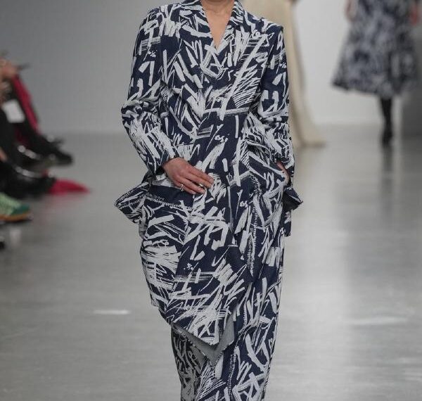 MOSSI GRACEFUL REIMAGINATION