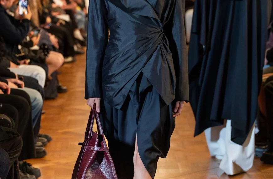 VAUTRAIT FASHION FORGOTTEN TERRITORY