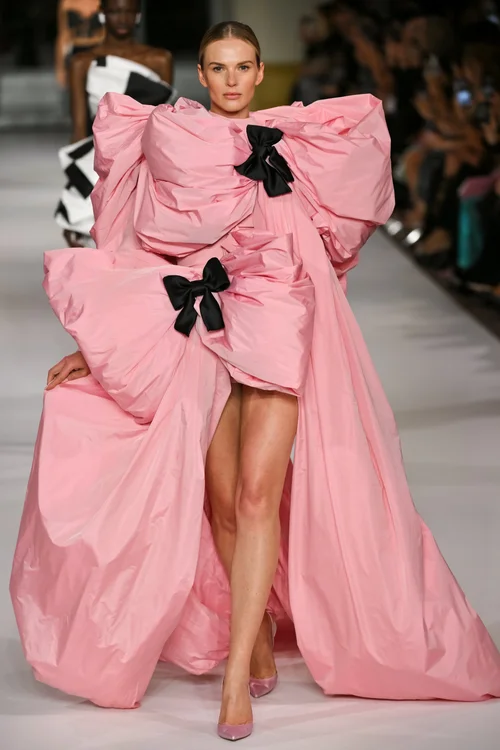 CELIA KRITHARIOTI TAKE A BOW