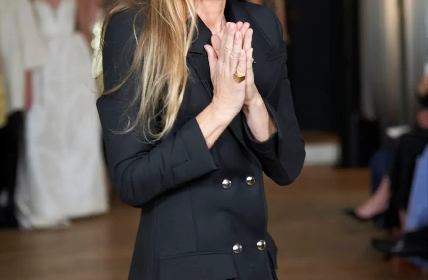 JULIE DE LIBRAN NATURE AND LOVE