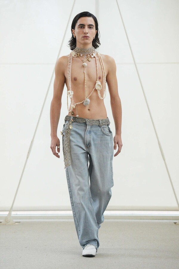 AELIS COUTURE STATUARY AND DRAPING