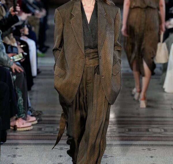 UMA WANG THE ART OF UNDOING