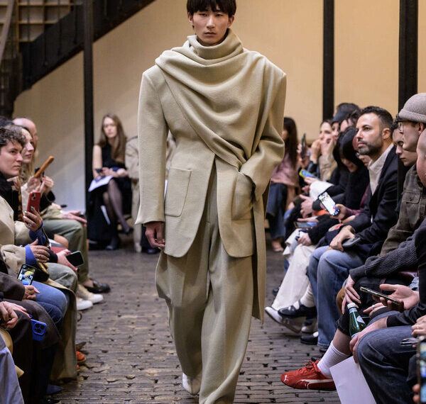 VAUTRAIT FAMILIAR BUT NEVER EXPLICIT