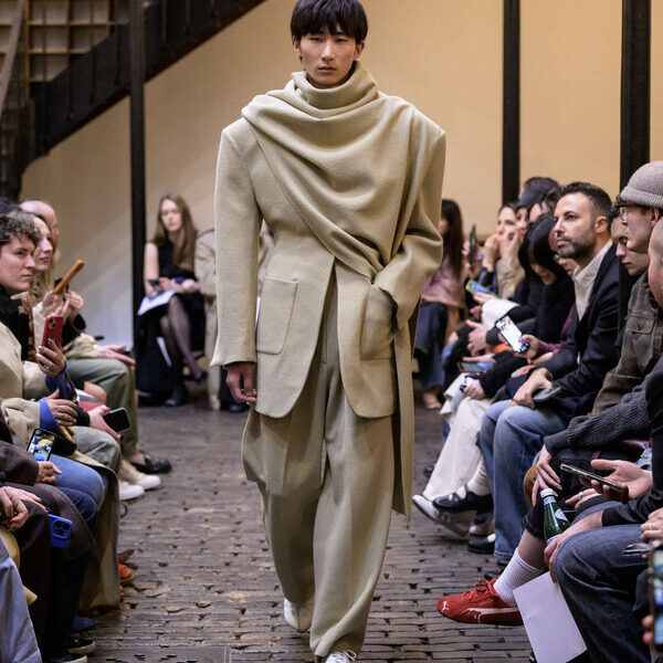 VAUTRAIT FAMILIAR BUT NEVER EXPLICIT