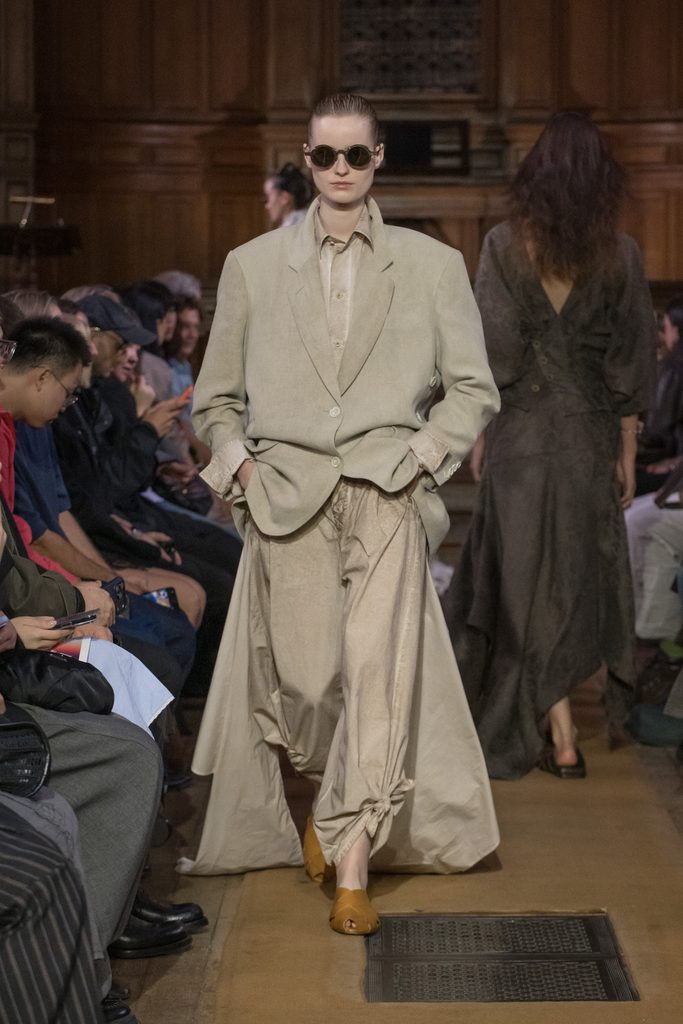 Model on the runway at the Uma Wang fashion show in Paris, Spring Summer 2027 Ready To Wear Fashion Week, Runway Look #010
