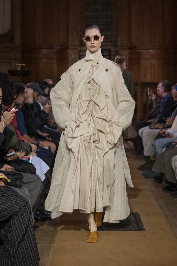 Model on the runway at the Uma Wang fashion show in Paris, Spring Summer 2027 Ready To Wear Fashion Week, Runway Look #011