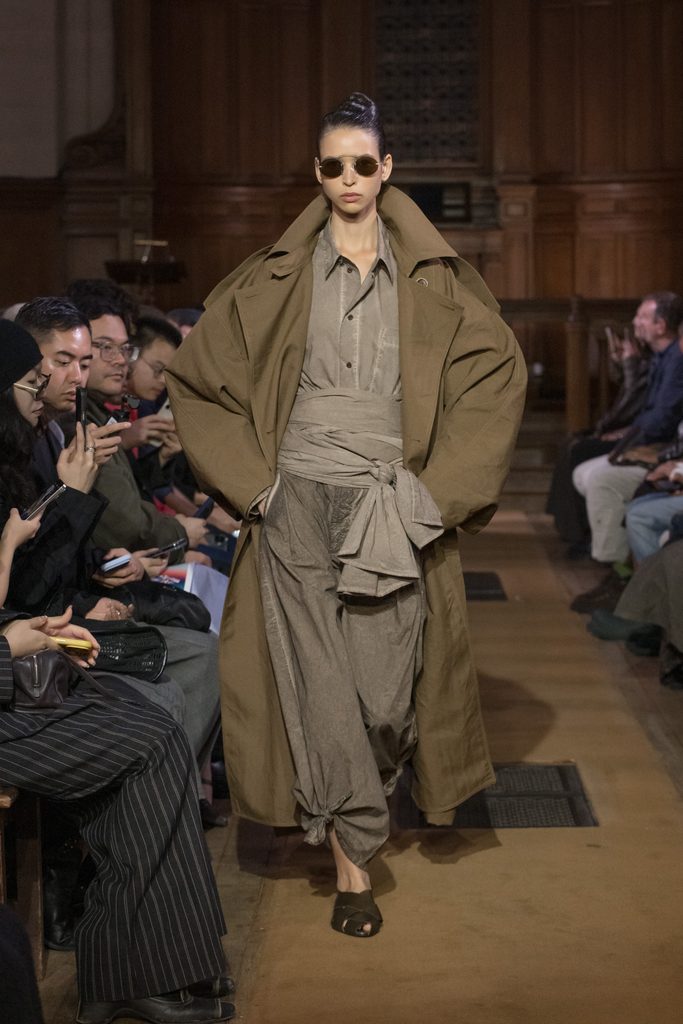Model on the runway at the Uma Wang fashion show in Paris, Spring Summer 2027 Ready To Wear Fashion Week, Runway Look #013