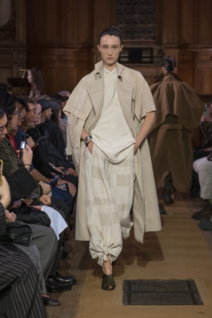 Model on the runway at the Uma Wang fashion show in Paris, Spring Summer 2027 Ready To Wear Fashion Week, Runway Look #018