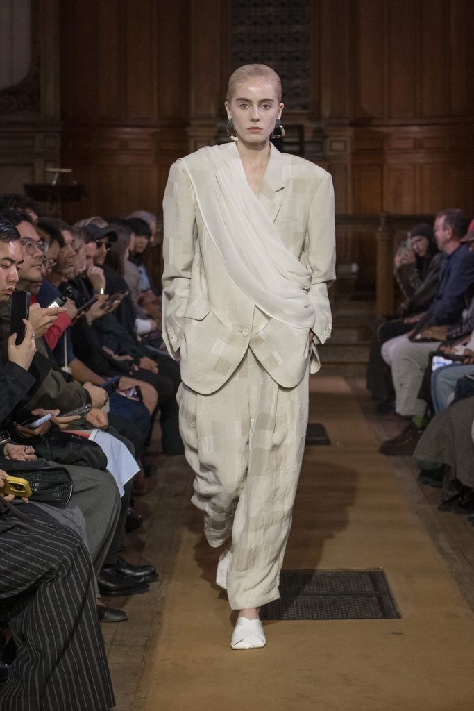 Model on the runway at the Uma Wang fashion show in Paris, Spring Summer 2027 Ready To Wear Fashion Week, Runway Look #019