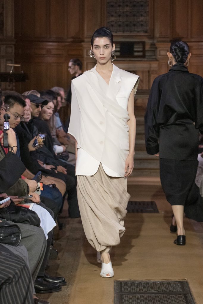 Model on the runway at the Uma Wang fashion show in Paris, Spring Summer 2027 Ready To Wear Fashion Week, Runway Look #021
