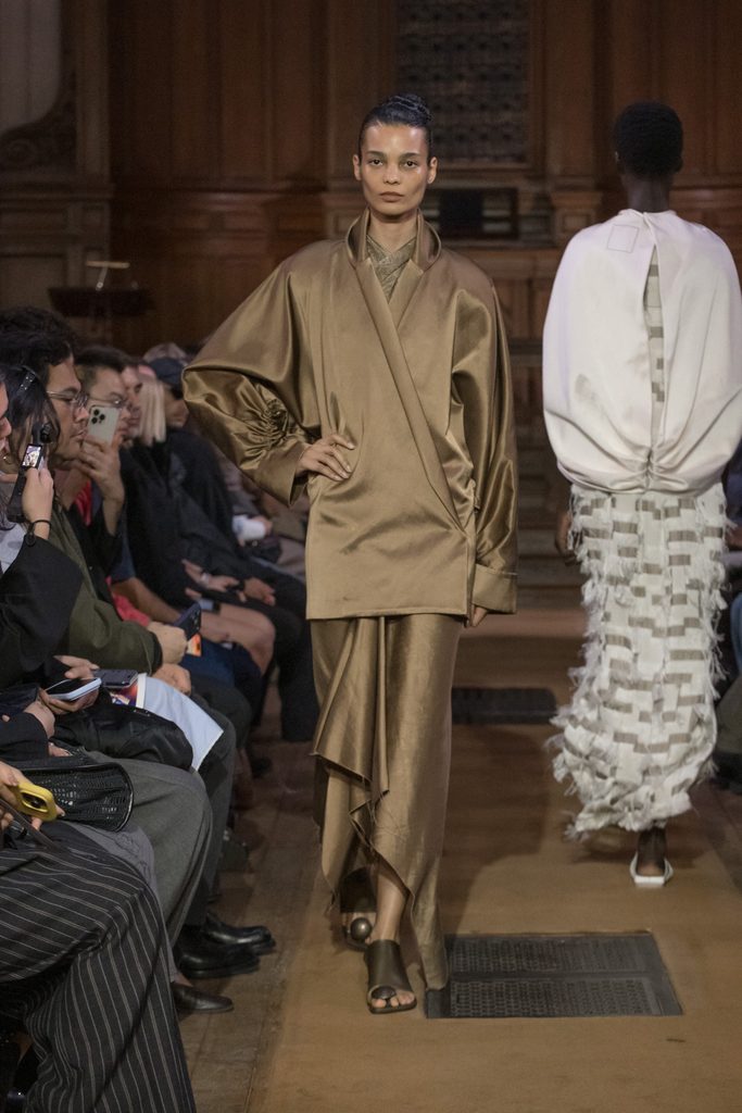 Model on the runway at the Uma Wang fashion show in Paris, Spring Summer 2027 Ready To Wear Fashion Week, Runway Look #022