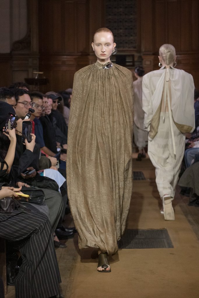 Model on the runway at the Uma Wang fashion show in Paris, Spring Summer 2027 Ready To Wear Fashion Week, Runway Look #023