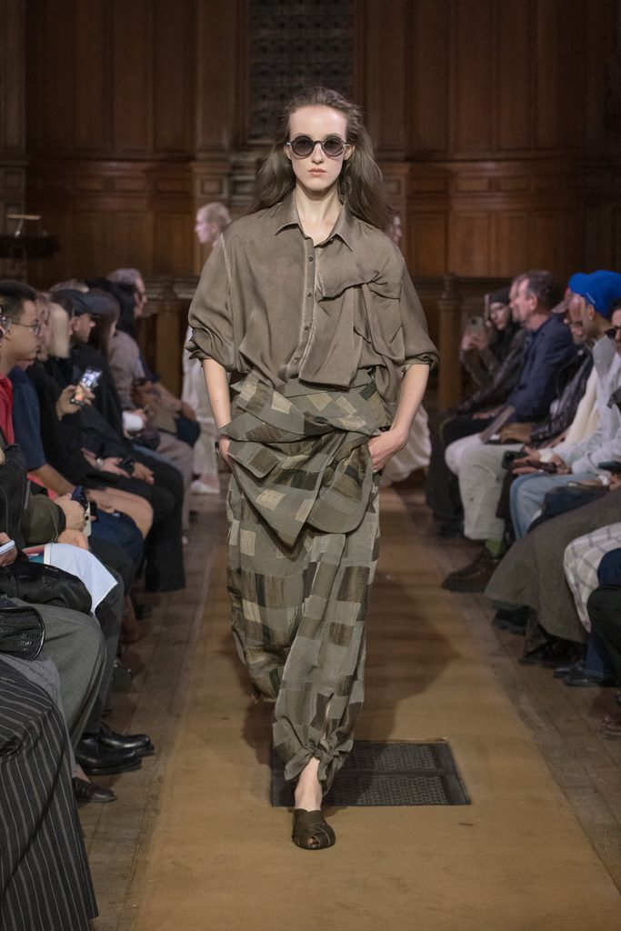 Model on the runway at the Uma Wang fashion show in Paris, Spring Summer 2027 Ready To Wear Fashion Week, Runway Look #024