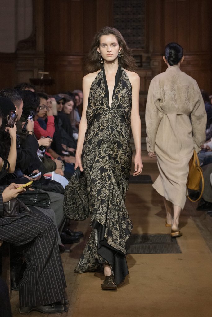 Model on the runway at the Uma Wang fashion show in Paris, Spring Summer 2027 Ready To Wear Fashion Week, Runway Look #025