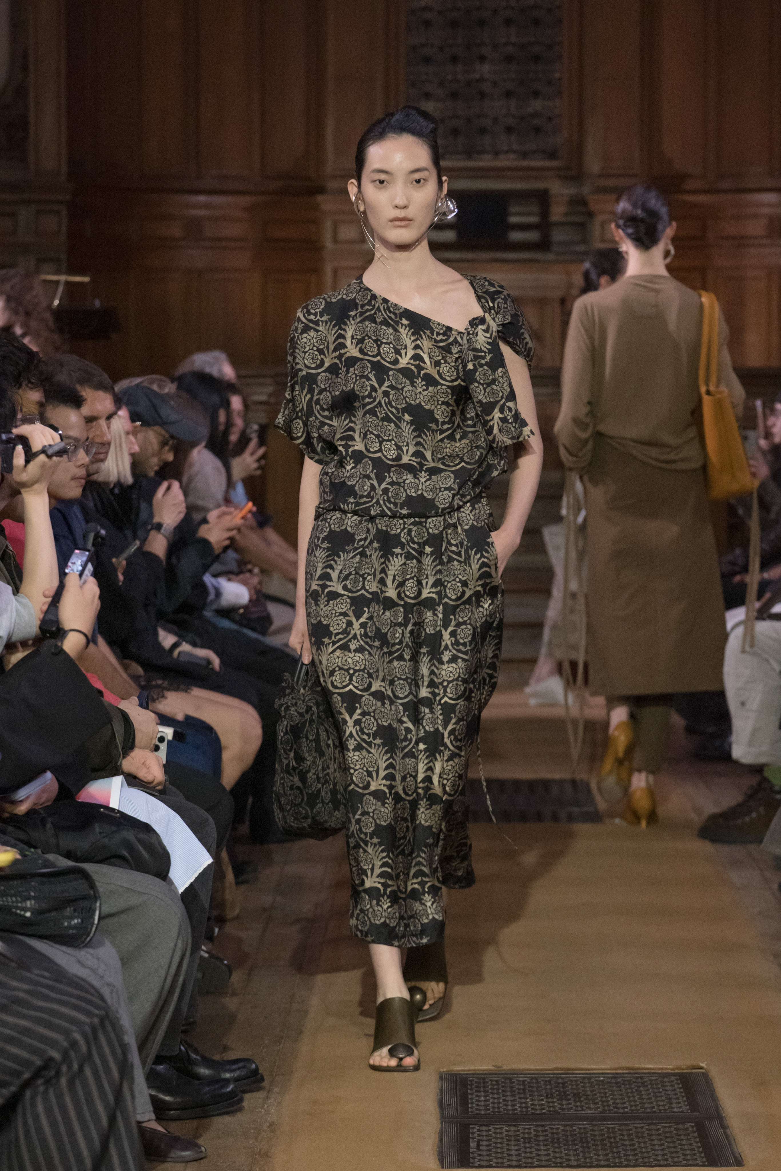 Model on the runway at the Uma Wang fashion show in Paris, Spring Summer 2027 Ready To Wear Fashion Week, Runway Look #031