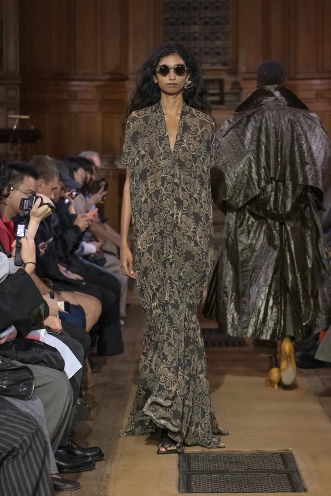 Model on the runway at the Uma Wang fashion show in Paris, Spring Summer 2027 Ready To Wear Fashion Week, Runway Look #033