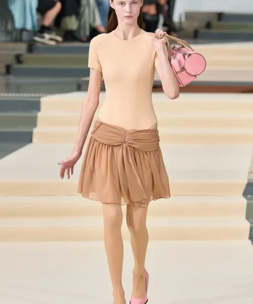 JULIE KEGELS: THE PHYSICS OF FASHION