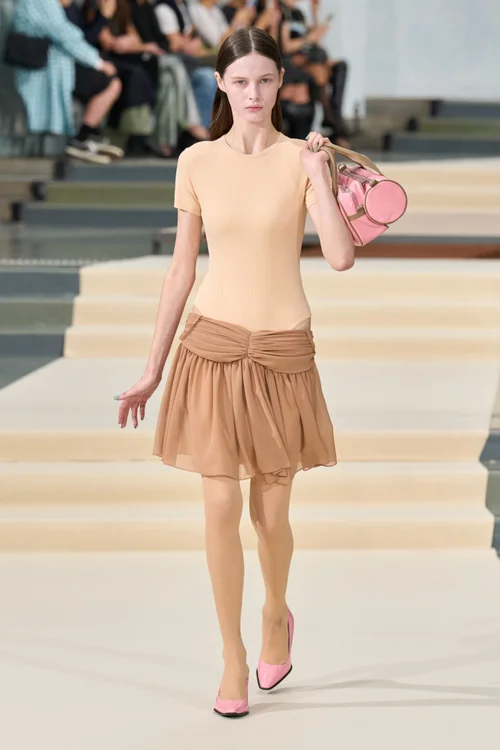 JULIE KEGELS: THE PHYSICS OF FASHION